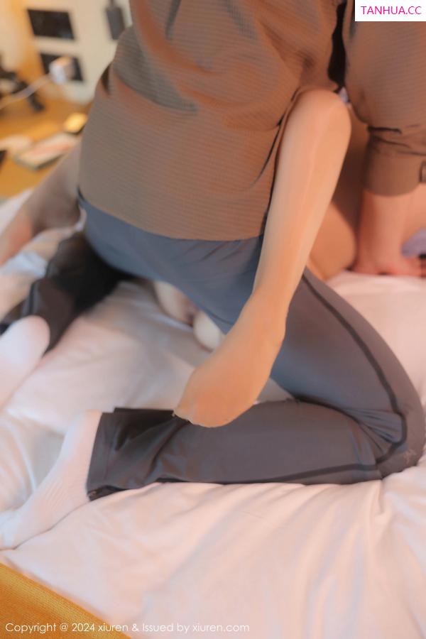   [XiuRen]高清写真图 2024.11.08 No.9416 麻布学妹 美腿 丝袜第37张图片